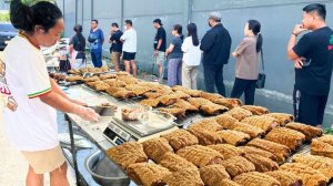 Хрустящая свиная грудинка весом 300 кг была распродана за 2 часа. Тайская уличная еда