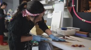 Рыбный ресторан только для женщин, предлагающий традиционные японские комплексные обеды в Саппоро.