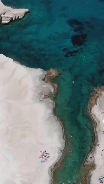 Милос -  остров в Эгейском море, входящий в архипелаг Киклады и территориально принадлежащий Греции