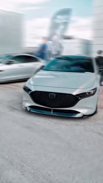 Эдит с машинами