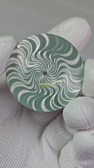 Вращающиеся гильошные циферблаты от Upimetal