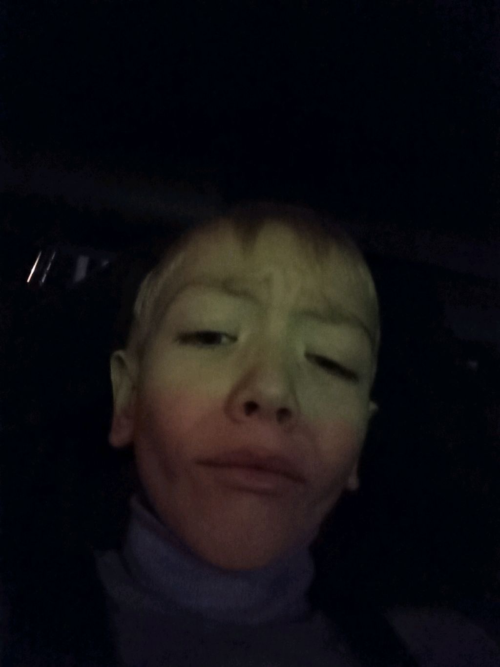 играю с другом в прятки