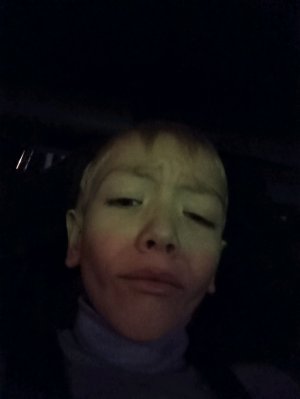 играю с другом в прятки