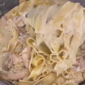 Паста "Альфредо" с курицей и грибами
