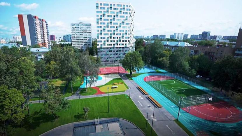 Собянин рассказал о планах обустройства территории московских школ