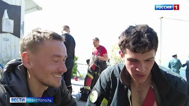 В Севастополе пожарные и спасатели приняли «Легендарный вызов» на 800 ступенях Фиолента