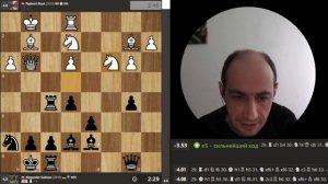 Он задумался...  Готовит атаку