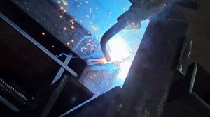 Роботизированная сварка щита