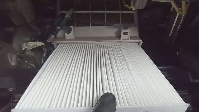 Замена воздушного фильтра салона на Mitsubishi Outlander