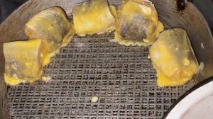 Внучка навещает бабушку Марию.