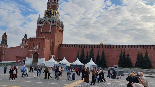 А из нашего окна площадь Красная видна!