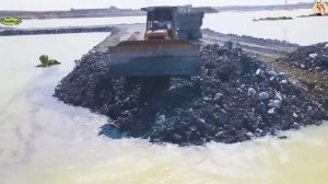 Строительство, дорога на озере, засыпка