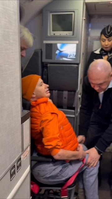 Помощь / Help ❤️

Спасибо службе сопровождения маломобильных пассажиров 👍

#аэрофлот #самолет #помощ