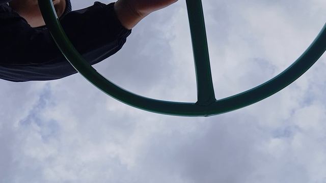 Крутиться карусель