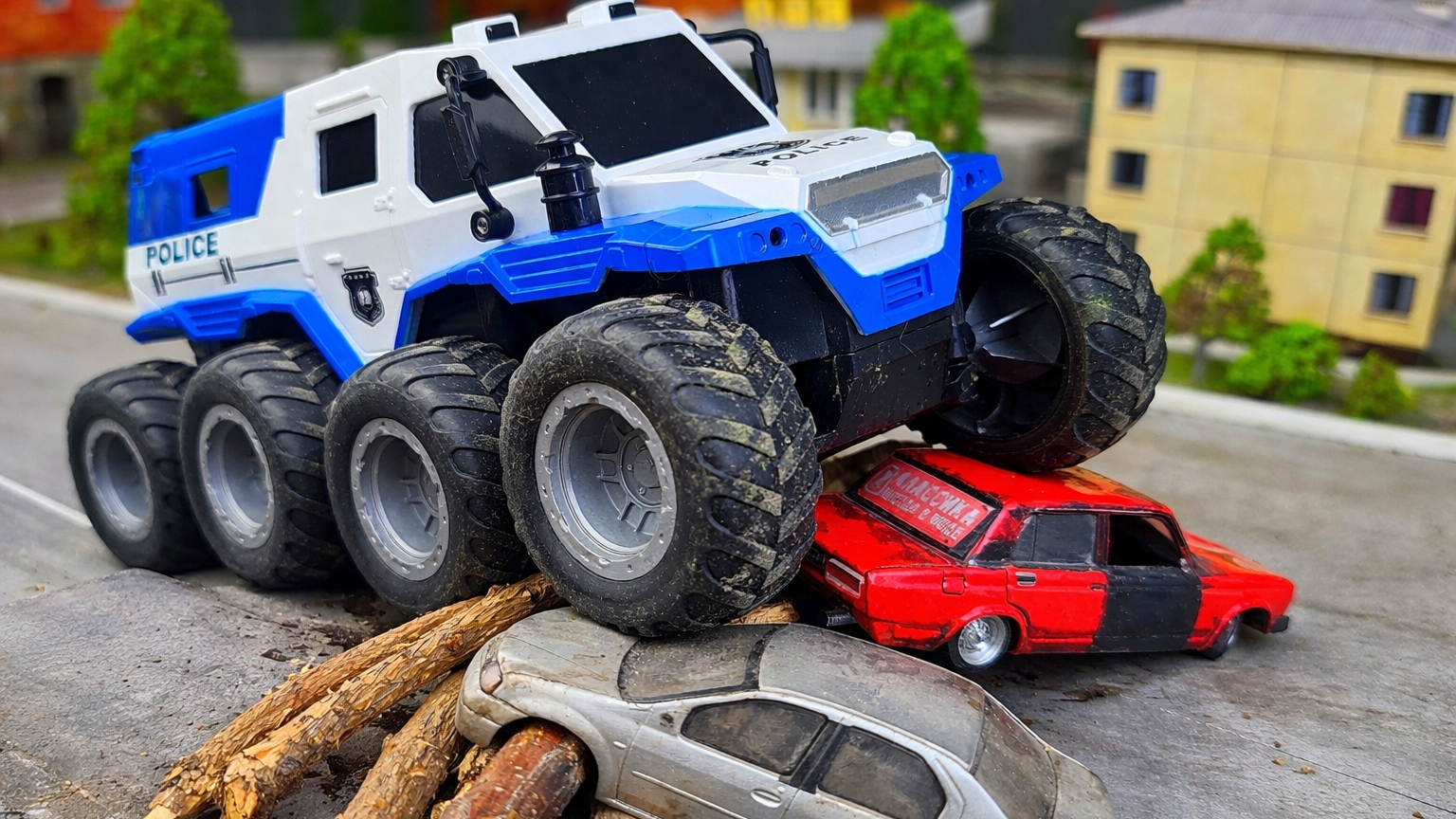 Полицейский 8x8 ВЕЗДЕХОД против препятствий!