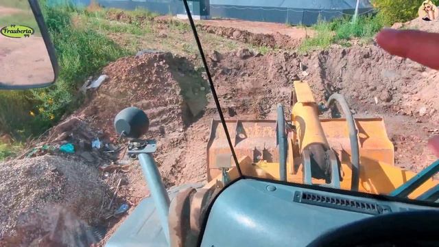 Строительство, планировка территории с помощью погрузчика