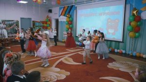 Танец с игрушками на выпускном в детском саду