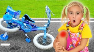 Алис и её тётя помогают обработать небольшую рану