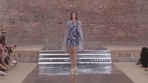 Показ женской коллекции Dorothee Schumacher весна-лето 2017