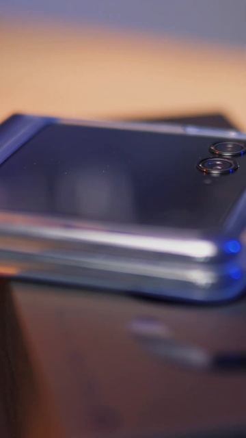 Распаковка Moto RAZR 40 Ultra смотреть онлайн