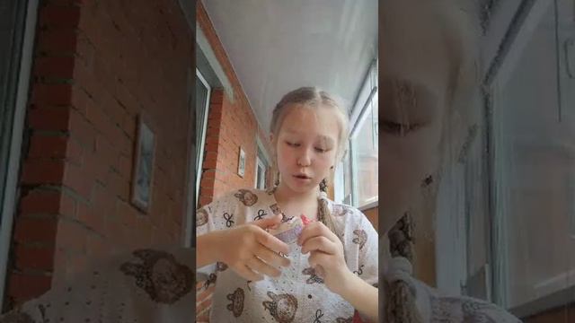 Пробую всякие сладости.