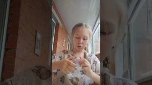 Пробую всякие сладости.