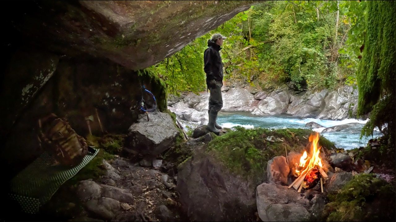 Как пережить сильный дождь в естественном пещерном укрытии