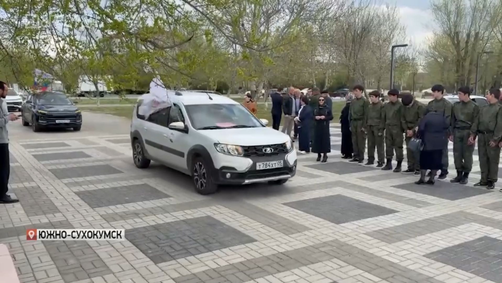 В Южно-Сухокумске встретили участников автопробега «Единство народов — Сила России»