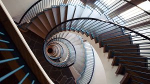 Древние башни с винтовыми лестницами спираль внутри монолита. Как сверлили камень насквозь ?