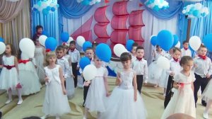 Трогательный танец "Прощание с детством". Выпускной в детском саду