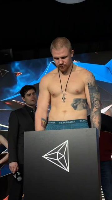 Финальный стердаун Олега Фомича и Адама Амирова перед боем на RCC Boxing