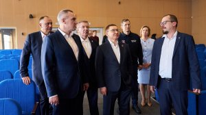 Владимир Якушев осмотрел новую школу в Ханты-Мансийске