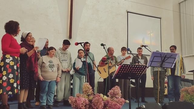Христианская Песня под гитару: МЫ ВСЕ ОДНА СЕМЬЯ . Поёт Домашняя группа. на память  тимартдан