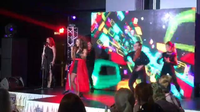 Ты со мной забудь обо всем.