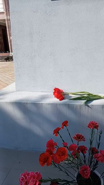 5041.mp4  ПАМЯТНИК САМОМУ ИЗВЕСТНОМУ РУССКОМУ ДВОРЯНИНУ.