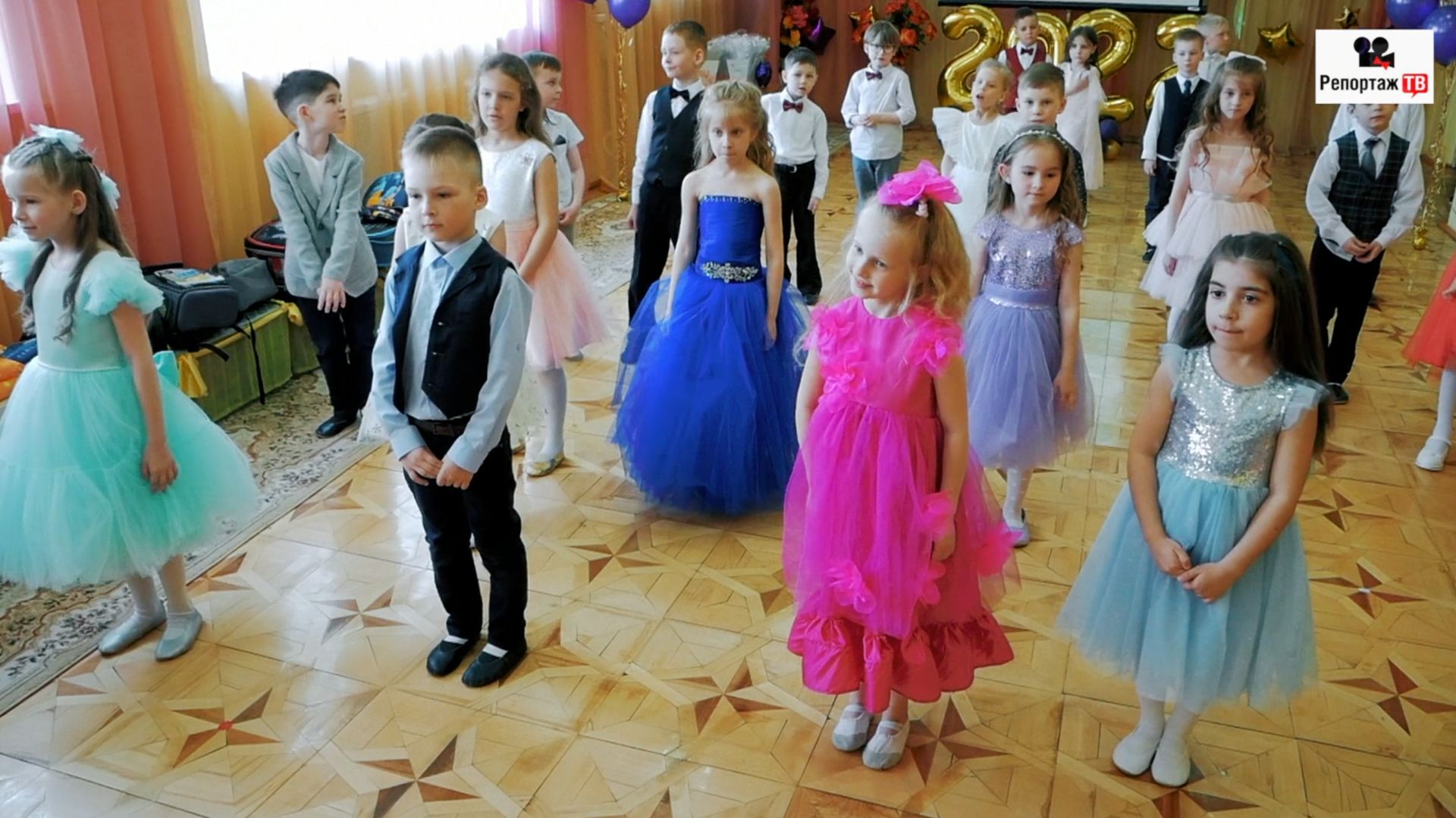 Стихи читают Выпускники детского сада - утренник детский праздник