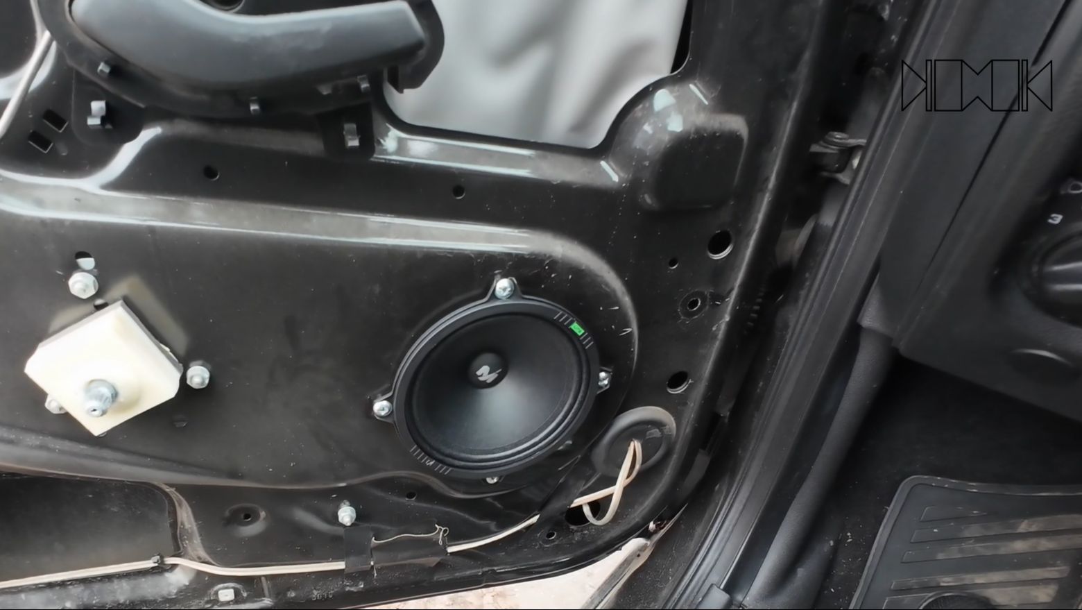 Установка динамиков