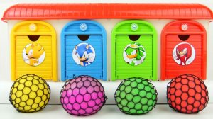 Мультики для детей. Играем с яркими антистрессиками и игрушками у гаража. Мультики малышам