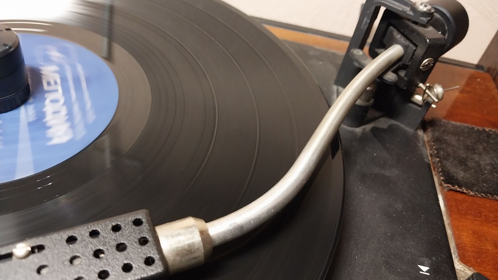 ПРОГРАММА_-_У_-_МИКРОФОНА_-_ЕСТЬ_-_ЧТО_-_ПОСЛУШАТЬ-МИР_-_ВИНИЛА_-_ПЕРВАЯ_-_ВЕРСИЯ