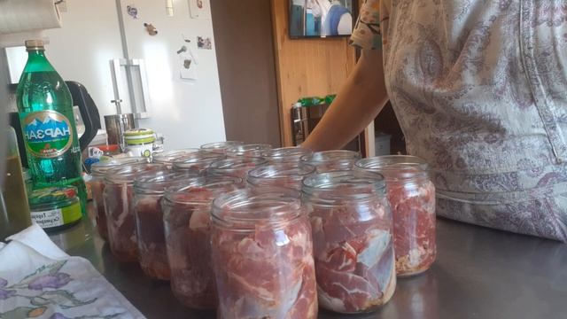 Приготовили тушёнку из говядины по вашей просьбе.