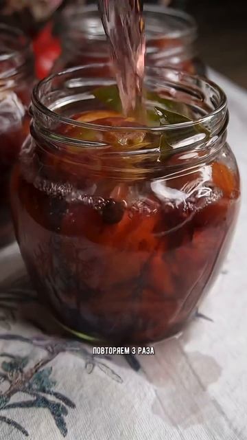 Пробовали маринованные сливы с чесноком? Это стоит внимания.