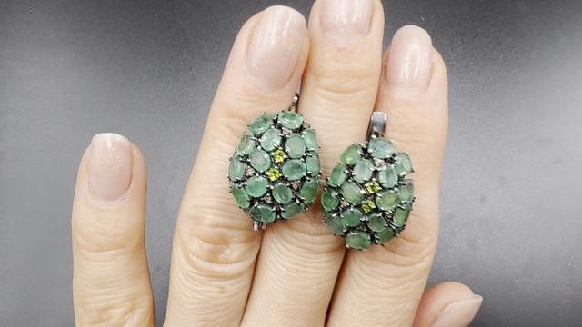 ХХХ281 Серьги с изумруд 7.88 карат,хризолитами и брилл. 047 карат высота 24мм