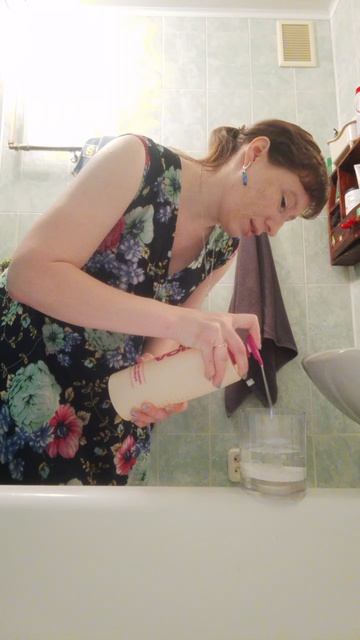 Немного шампуня в аппарат чтобы отмыть кисти