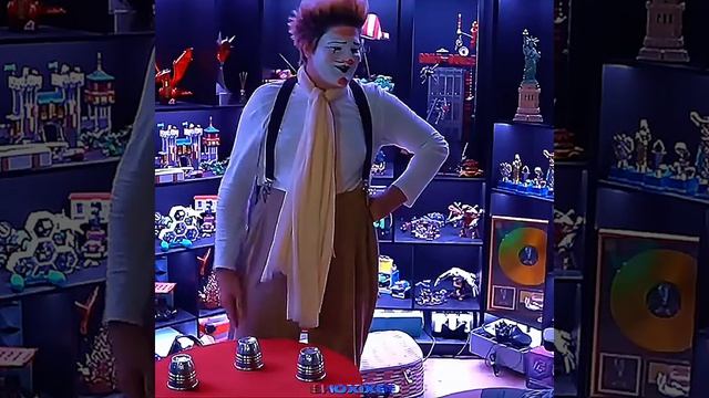 Клоун у пятерки 5