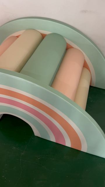 Радужная лестница в конфетных тонах 🌈 — такая веселая!