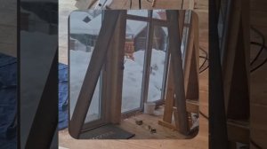 1000056284.mp4 (Собака наблюдает за устройством лестницы на 2-ой этаж в доме А-фрейм)