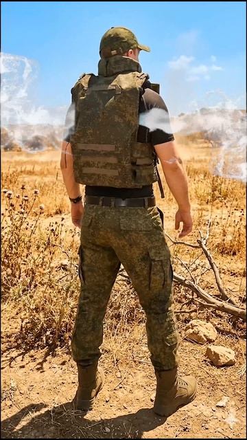 Универсальный жилет из дышащей синтетической сетки обеспечивает комфорт при носке под бронежилетом