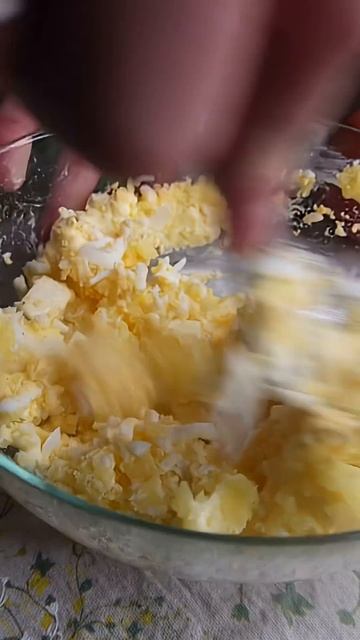 Эффектная закуска на новогодний стол — изумрудные шарики с картофелем и сельдью #рецепты