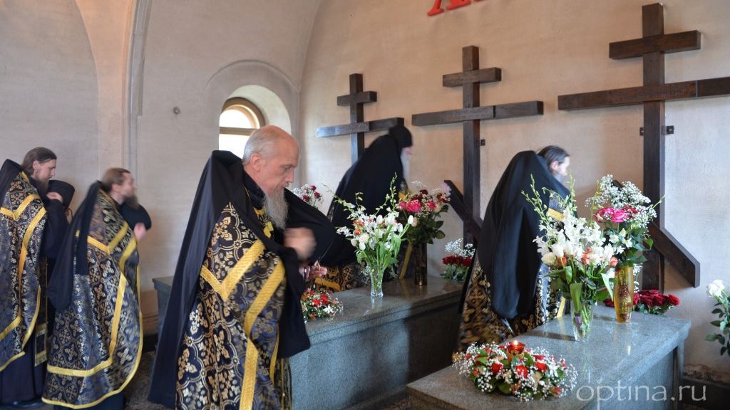 Живоносный источник