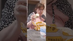 Ужин. купили шаурму в новом фастфуде.